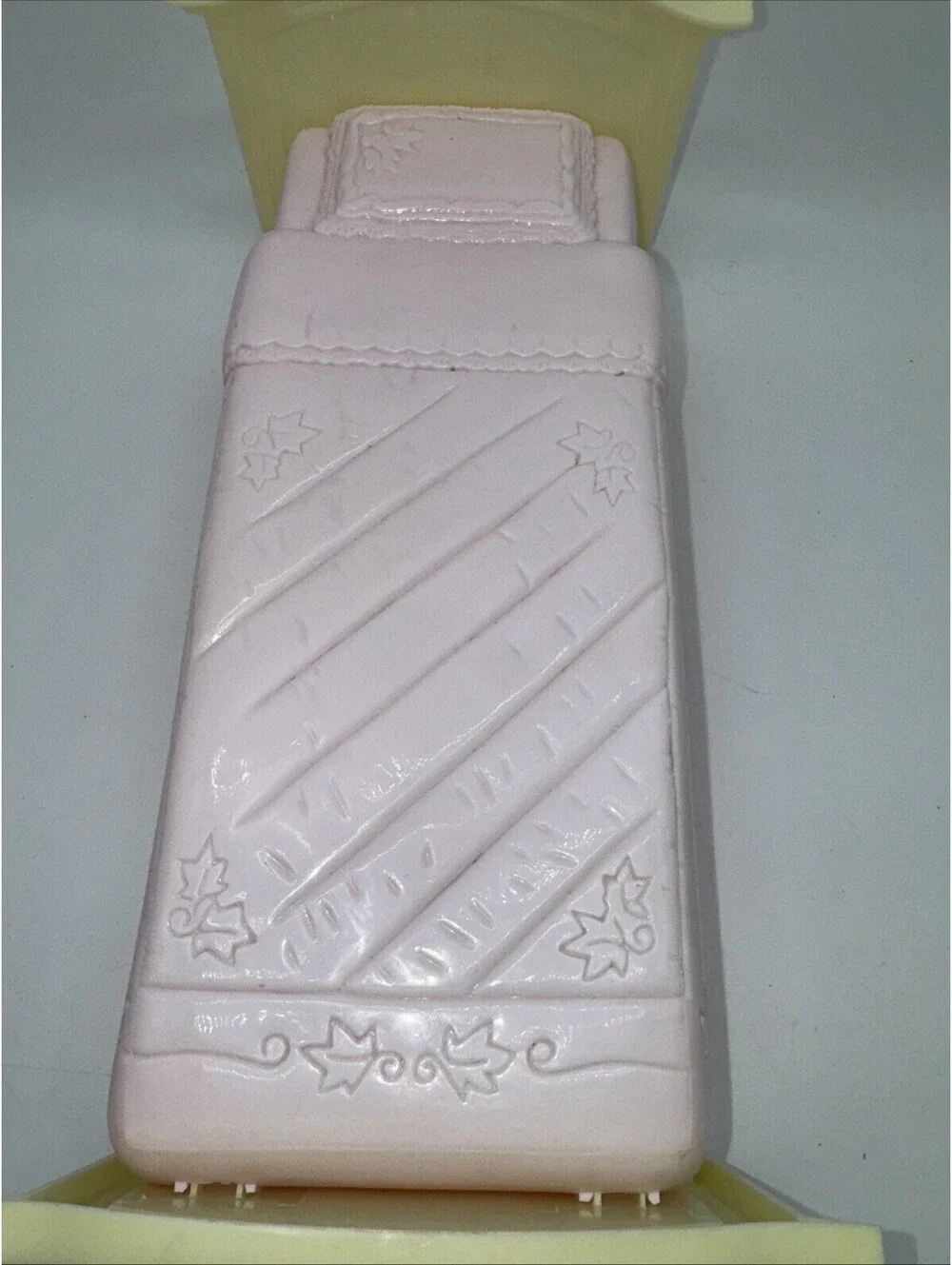 Vintage Barbie Bed Susy Goose?